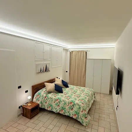 15mt Dal Mare Grazioso Bilocale Sul Budello A-c