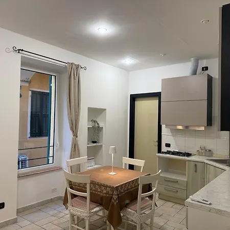 15mt Dal Mare Grazioso Bilocale Sul Budello A-c Alassio