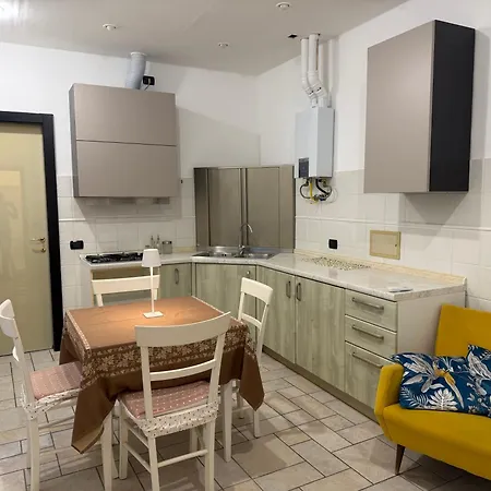 15mt Dal Mare Grazioso Bilocale Sul Budello A-c Alassio